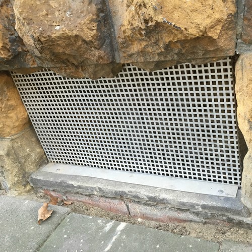 Griglia forata per finestra